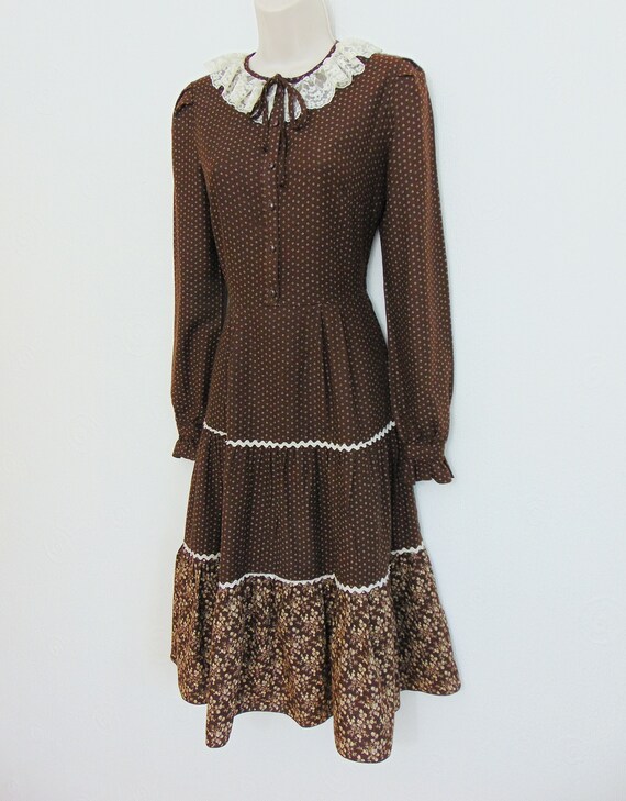 Vintage 70s Brown Floral Prairie Dress Tiered Mid… - image 4