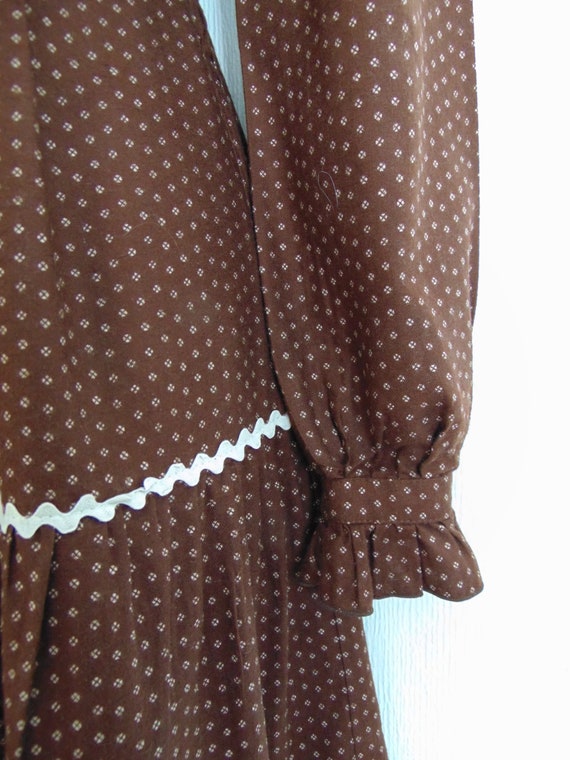 Vintage 70s Brown Floral Prairie Dress Tiered Mid… - image 3