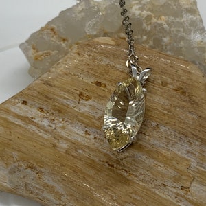 16X8mm 3.91ct marquise cut champagne color Oregon Sunstone pendant