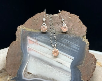Light peach color with schiller Oregon Sunstone pendant 6mm .77ctct and earrings 6mm 1.54cttw SET.