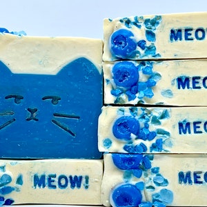 Pretty Kitty Blues Grumpy Cat