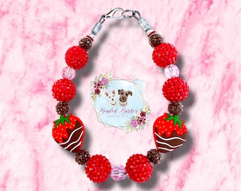 So Berry Sweet Pet Halskette-Perlen Kragen-Tier Zubehör-Hund Halskette-Katze Halskette-rot-Schokolade bedeckt Erdbeere-Valentinstag-Strasssteine