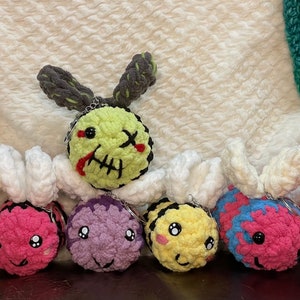 Custom colored bumblebee key chain, Bee-Chain Keychain, custom colors, colorful, stuffed animal, kawaii, cute, rainbow, small bee