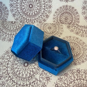 Hexagon Velvet Ring Box, Wedding Ring Box, Ring Bearer Box, Bague de fiançailles, Proposition Ring Box, Instagram Ring Box pour la cérémonie de mariage