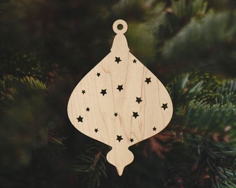 Weihnachtskugel aus Sperrholz - Sternausschnitte - Birkensperrholz - 15cm