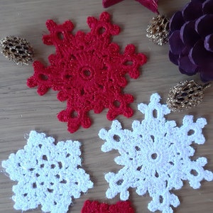 Crocheted snowflakes (shiny)