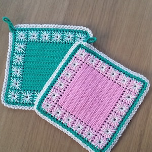 Crocheted pot holder