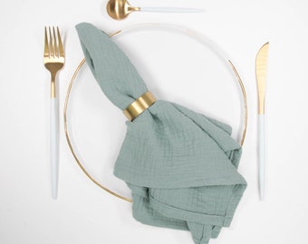 Set of 4 cloth napkins made of muslin in eucalyptus green