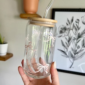 Bow print glass cup with bamboo lid and glass straw, Mason jar glass, Beer can glass, Tumbler, Iced coffee cup, Bridesmaids gift, 16oz.