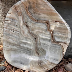 Hand Carved Onyx Bowl: Polished Stone Decor, Mexican Craft