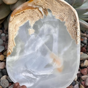 Hand Carved Onyx Bowl: Polished Stone Decor, Mexico