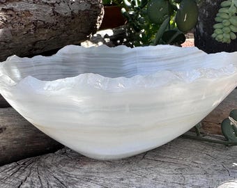 Hand Carved Onyx Bowl: Polished Stone Decor, Mexico