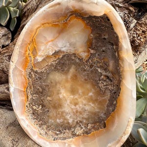 Hand Carved Onyx Bowl: Polished Stone Decor, Mexico