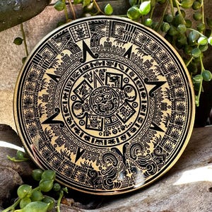 Kraftvoller schwarzer Obsidian Azteken-Kalender / geätzter Obsidian-Spiegel aus Mexiko, Stein der Sonne