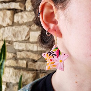 Pink Daisy Flower Earrings, Polymer clay statement earrings, hand painted polymer clay earrings, polymer clay earrings, statement earrings Gold 30mm Hoops