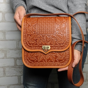 Foxy crossbody bag, leather purse, hot tooled leather, embossed leather bag, shoulder leather bag, foxy bag, messenger bag, gift for her