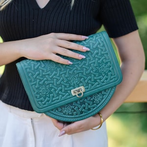 Sac à bandoulière en cuir gaufré menthe, sac en cuir véritable, sac à main bandoulière en cuir, cadeau de sac à main en cuir gaufré pour maman, sac au design unique