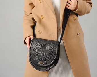 Black crossbody bag, round leather bag, black leather purse, black bag womens, crossbody bag, messenger bag, embossed leather