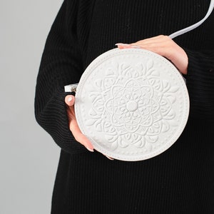 White round cheap bag