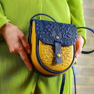 Mini Crossbody geprägte Ledertasche, echtes Leder kleine Crossbody Geldbörse, Leder Umhängetasche Frauen, Ukrainisches Geschenk