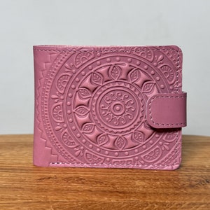Cartera pequeña bohemia de cuero de primera calidad, billetera plegable de cuero suave color burdeos con mandala en relieve, billetera de cuero genuino,