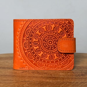 Cartera plegable de cuero suave de color naranja con mandala en relieve, billetera plegable de cuero genuino de primera calidad, billetera pequeña de cuero de primera calidad