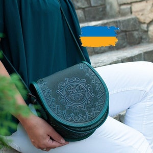 Green bag women, round crossbody bag, genuine leather, tooled leather purse, shoulder leather bag, hot tooled leather, unigue bag for her image 1