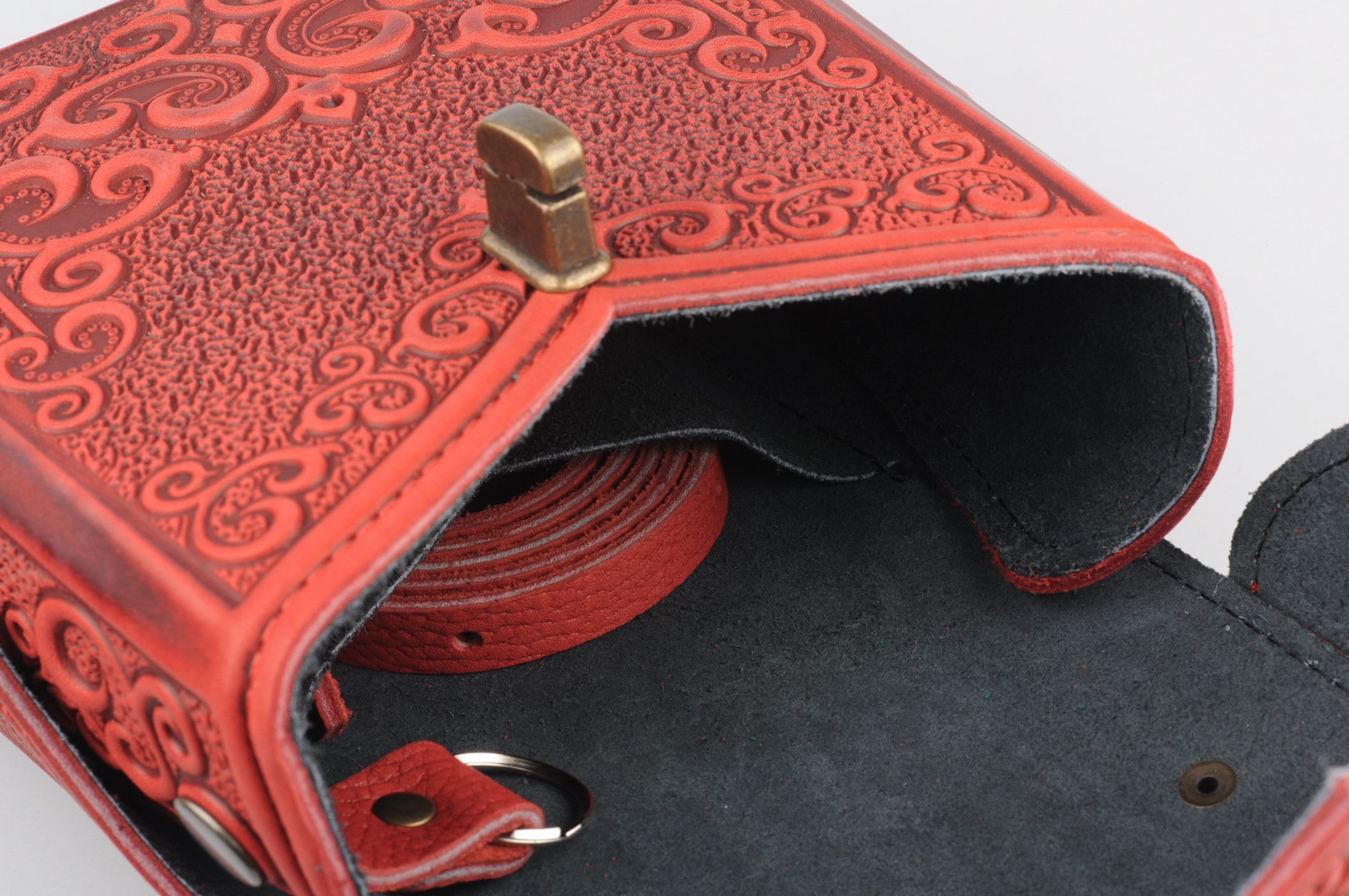 Embossed Red Leather Backpack: Convertible Shoulder Bag  display picture 1