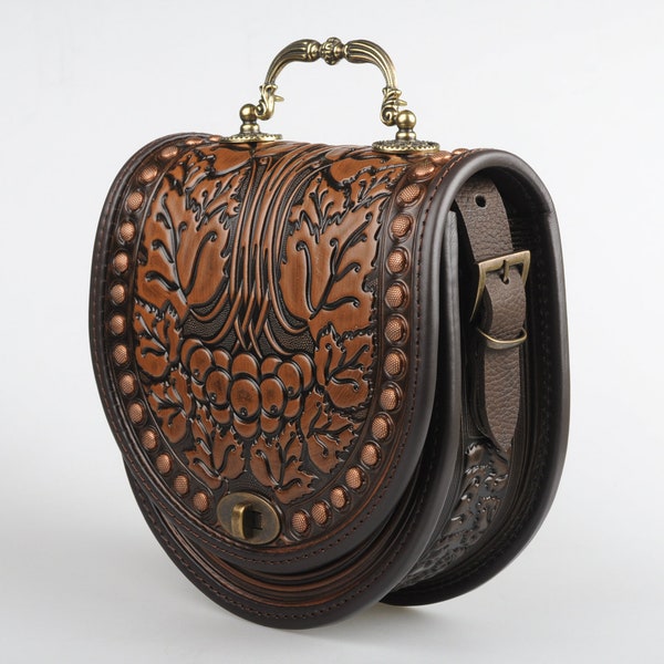 Umhängetasche aus punziertem Leder: Metallgriff, 'Tree of Life' Design