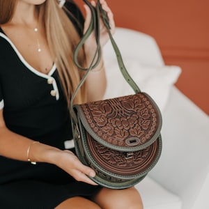 Embossed Leather Crossbody Bag: Handmade Round Messenger Purse