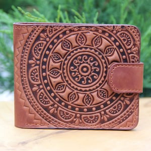 Señoras de cuero marrón claro, Cartera de bolsillo de mandala, Cartera de cuero suave, Cartera boho, Billetero en relieve, Billetero, Regalo para ella