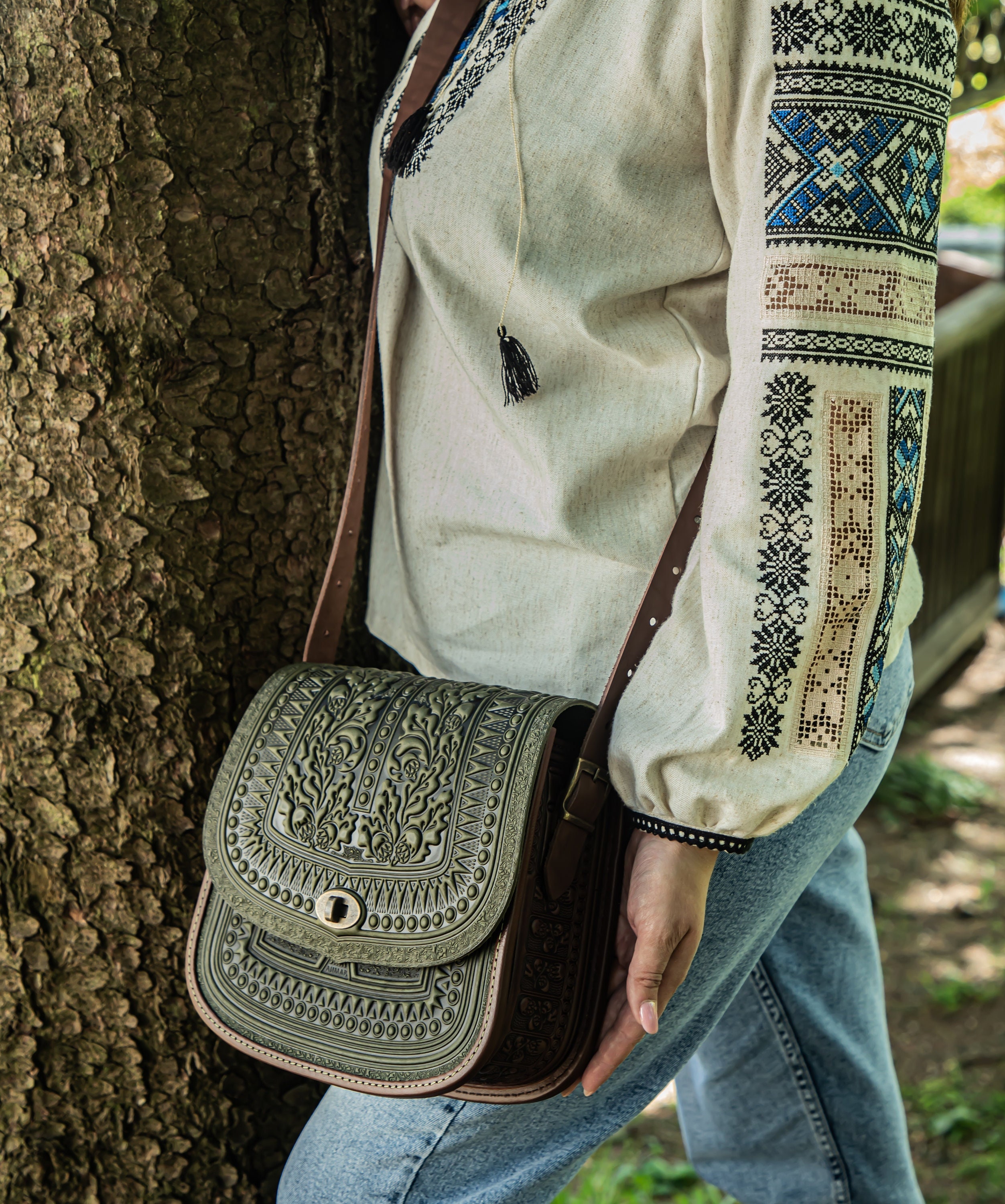 Genuine leather green bag, big leather bag, olive messenger bag, tooled leather, crossbody bag, shoulder bag, capacious bag