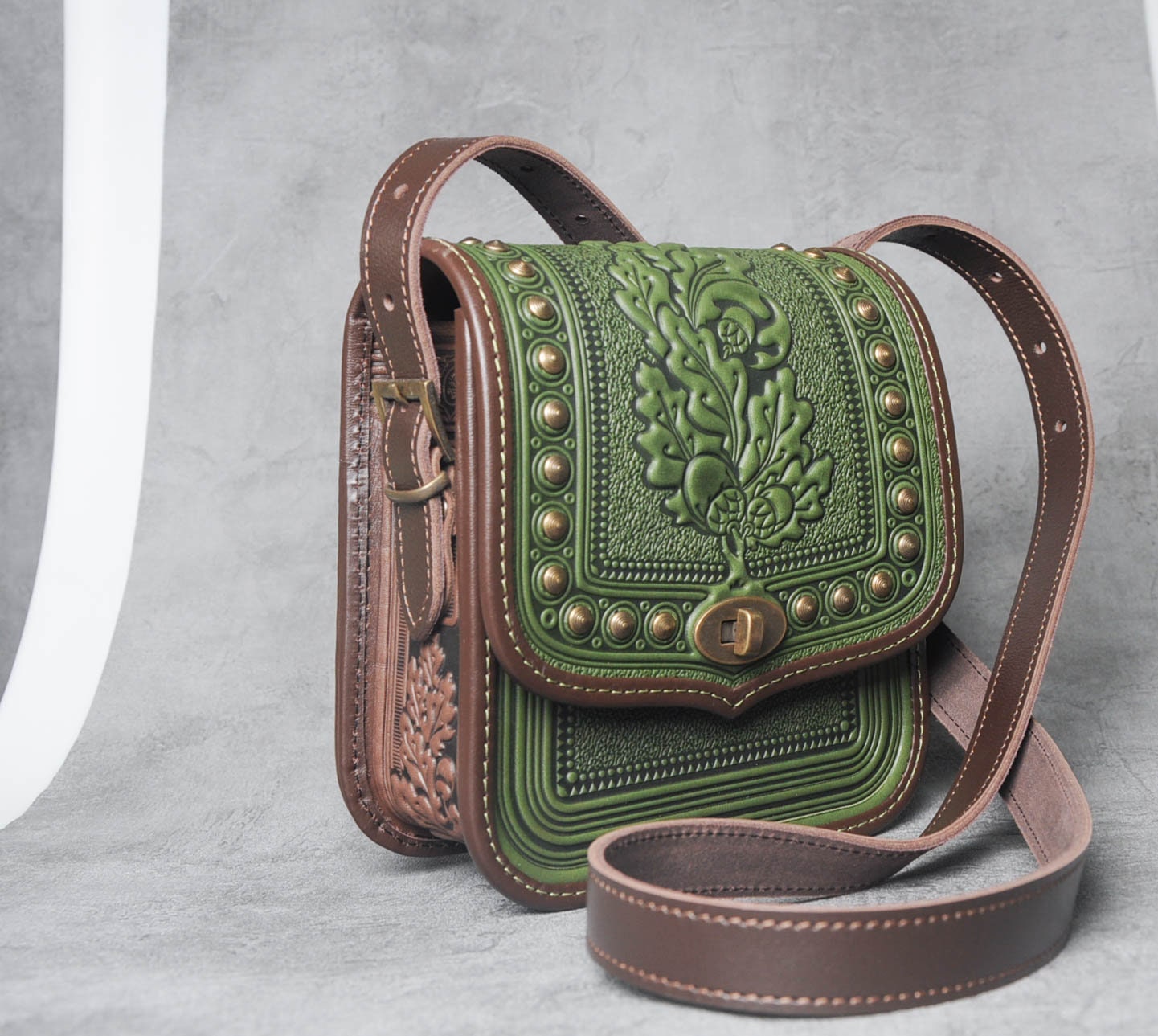 Oyccen Fashion Portable Tote Rivet Round Handbag Ladies Shoulder Messenger Bag for Women 