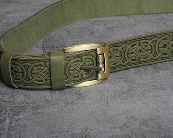 Cinturón de piel de oliva celta repujado: accesorio unisex ajustable
