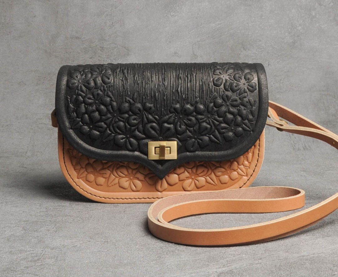 Go Small Leather Shoulder Bag - Black