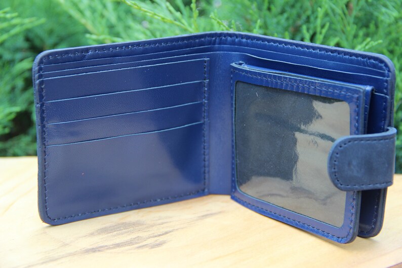 Cartera bifold azul de cuero suave con mandala en relieve, billetera plegable de cuero genuino de primera calidad, billetera pequeña de cuero de primera calidad imagen 5