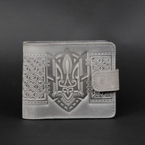 Cartera pequeña de piel auténtica gris con tridente en relieve, cartera fina de piel plegable