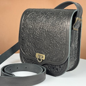 Leren schoudertas met reliëf: handgemaakte zwarte portemonnee