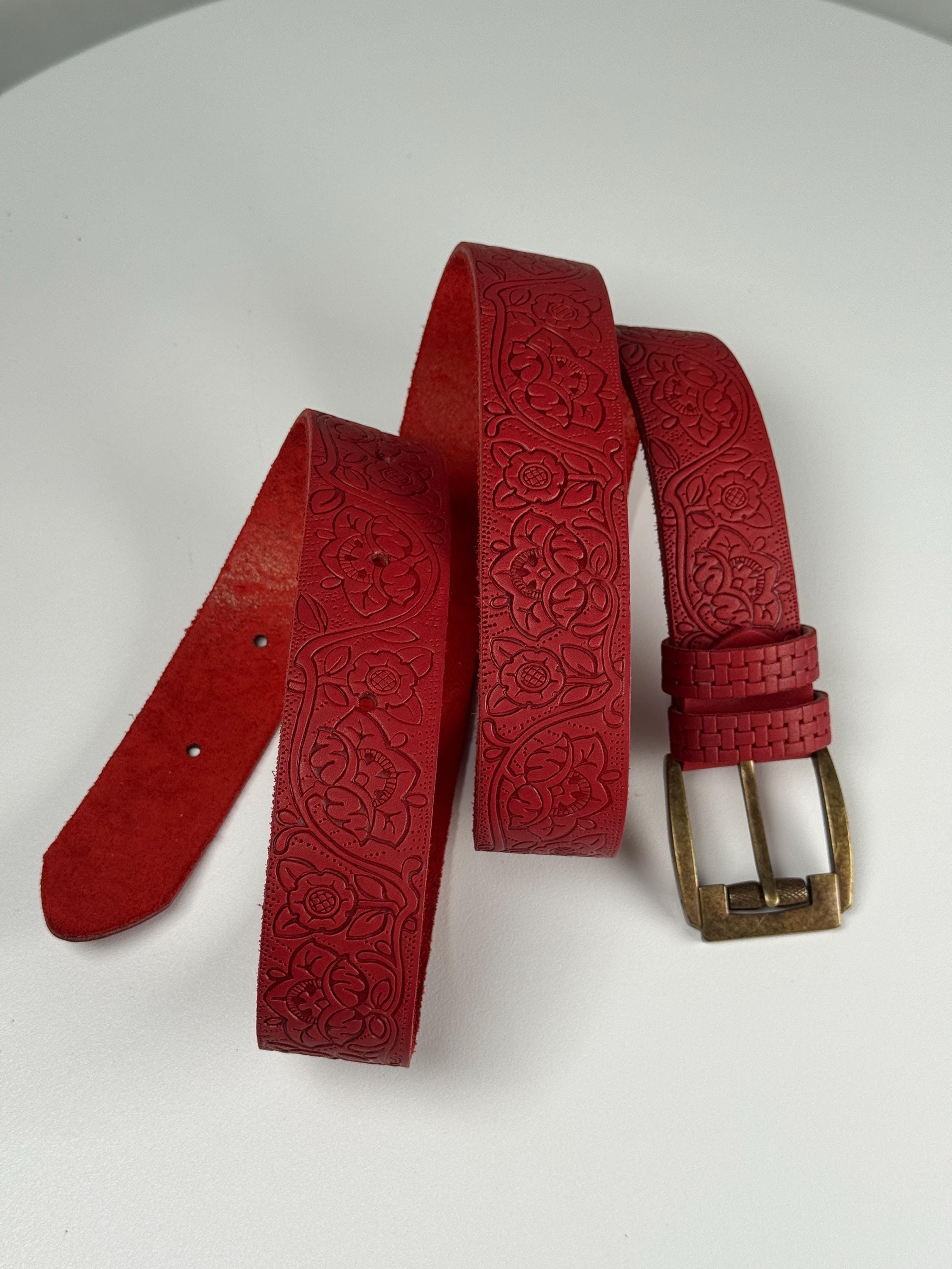Handmade size S Elegant Red Leather Belt Handmade size S Elegant Red Leather Belt main image 3