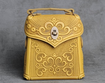 Gelbe Lederrucksäcke, Lederrucksack Frauen, Boho Packpack, Lederrucksack mit Prägung, Damenrucksack, einzigartiger Rucksack für Sie