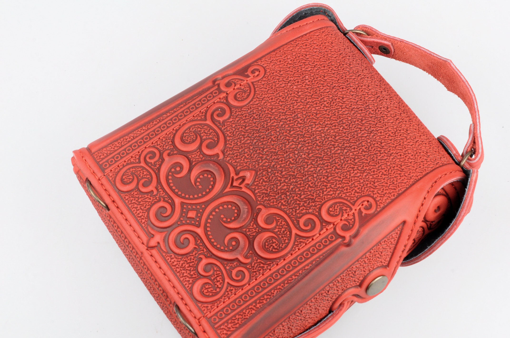 Embossed Red Leather Backpack: Convertible Shoulder Bag  display picture 2