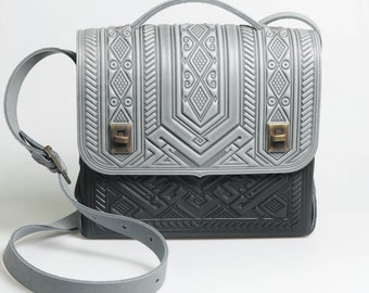 Torba na laptopa ze skóry tłoczonej: aktówka w stylu boho