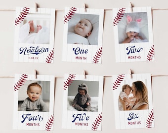 Könnte beinhalten: Ein Satz von sechs weißen Foto-Karten mit roten und weißen Baseball-Naht-Designs. Jede Karte zeigt ein Foto eines Babys in verschiedenen Altersstufen, wobei das Alter in blauer Schrift unter dem Foto steht. Die Karten sind an einer Schnur mit Wäscheklammern aufgehängt.