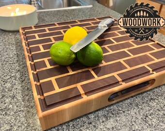 Tabla de cortar de veta final - Caoba y arce con diseño de ladrillo (doble cara)