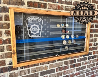 Vitrina grande para monedas con bandera estadounidense, línea azul delgada, i-CNC, con puerta corrediza (personalización gratuita)