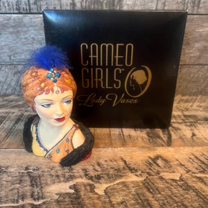 Jarrón con cabeza de Sasha de Cameo Girls, decoración de boda de 2001 (1910)