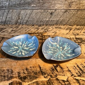 Vtg Pair Of Ceramic Blue And White Ashtray 312.