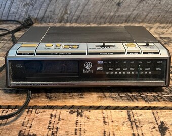 General Electric GE 7-4646A Am/fm Digital Clock Radio W Blue LCD