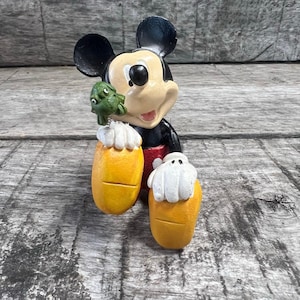 Disney Mickey Mouse Figurine Sitting With Frog Mini Figure Toy Decor Bild 1