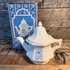 Avon Decorative Tea Teapot Ceramic Teapot Vtg Kitchen Decor